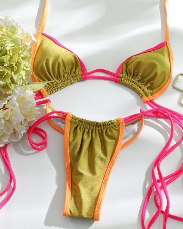 Frischer fröhliches Surfer Style Bikini in grün mit orangen und pinken Rändern