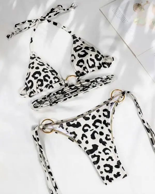 Wildes heisses Leopard Bikini mit Triangel Oberteil zum Schnüren und String Tanga zum binden auf der Seite 