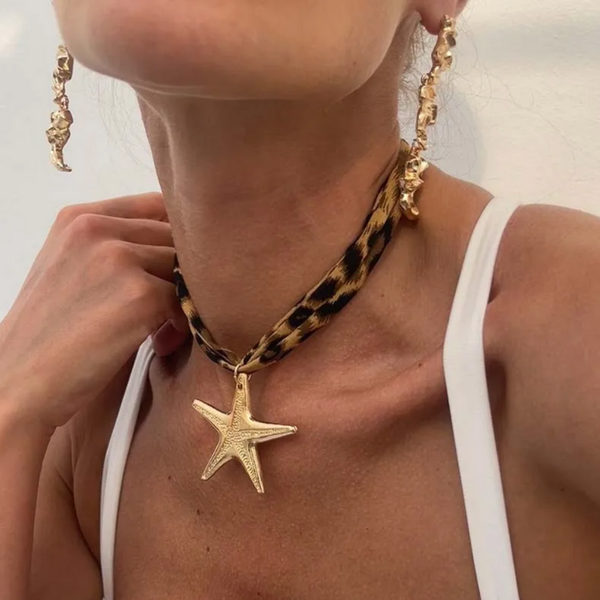 Halskette mit goldfarbenem Seestern-Anhänger