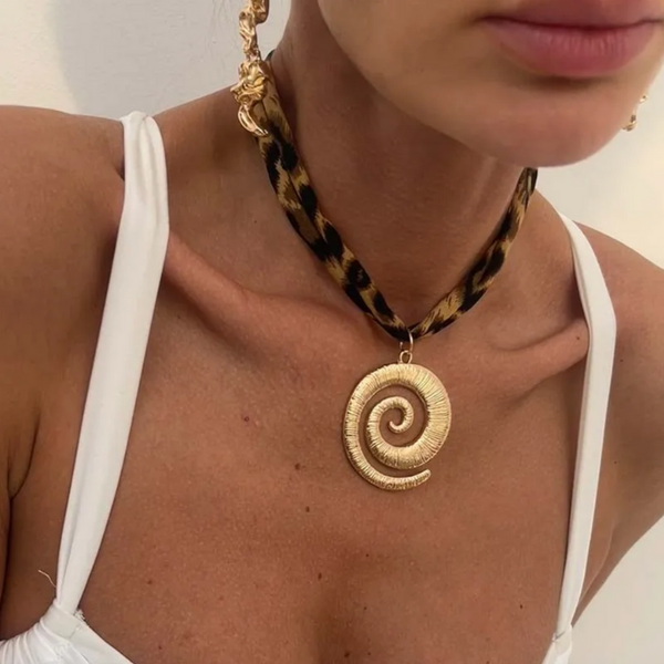 Spiral-Halskette mit Leopardenband - Boho Halskette Modeschmuck