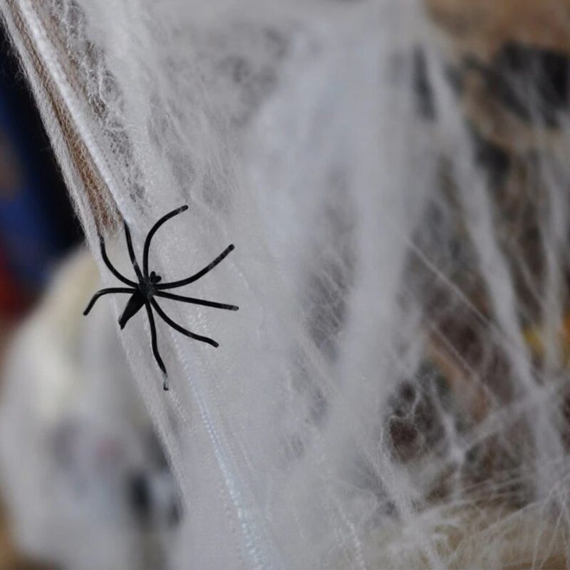 Dichte Spinnennetz-Dekoration, perfekt für Gruselpartys