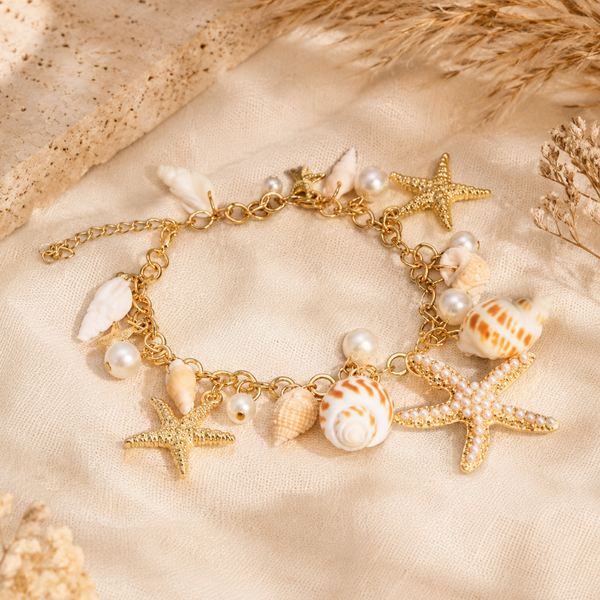 Goldenes Armband mit Muschel und Perlen Anhänger Charms | Beach Schmuck
