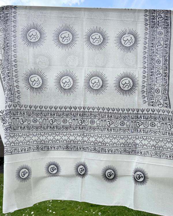 Om Pareo Yogini Core