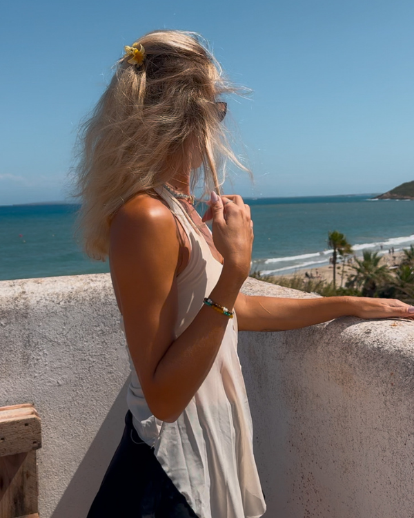 Festival und Ibiza Outfit Mesh Top Pastell mit goldenem Sonnensymbol in der Mitte