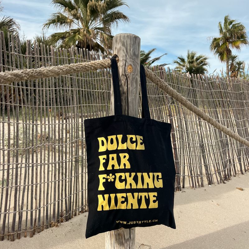 schwarze nachhaltige Stofftasche - Tote Bag Einkaufstasche mit mega Spruch Statement in gold und goldener Palme 