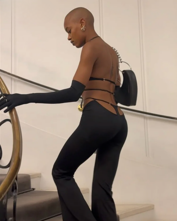 Party Outfit Damen schwarz Zweiteiler | lange Hose mit String Tanga der rausschaut und Crop Top