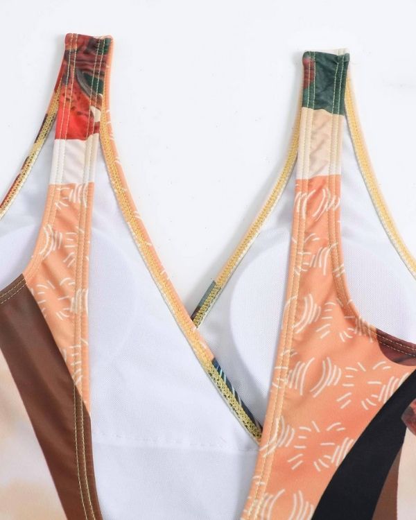 Eleganter Damen Badeanzug Badekleid in beige mit schoenen Vintage Aesthetic Mustern Prints