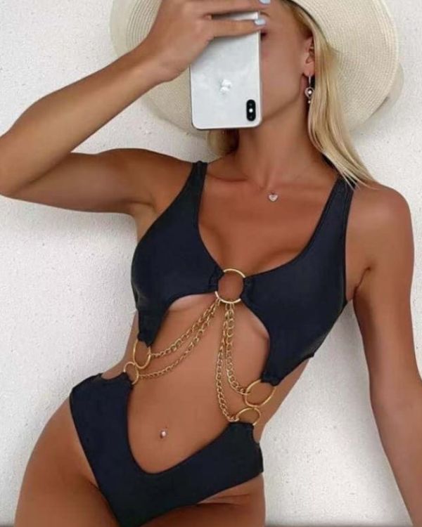 Schwarzer Monokini mit goldenen Ketten Details 