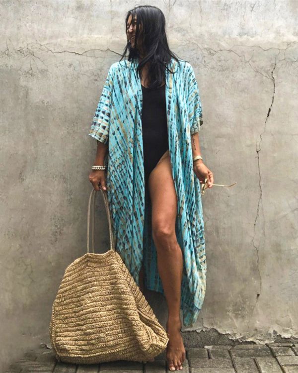 Hellblauer Batik Tie Dye Kimono Cardigan aus luftigem Rayon Stoff