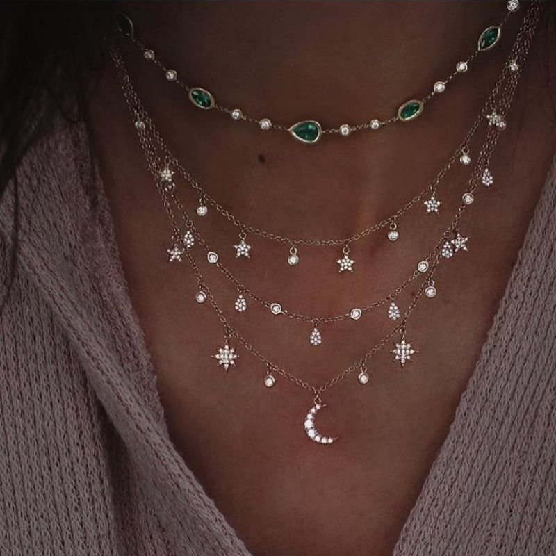 Choker Halsketten Multi Set mit gruenem Naturstein und Glitzersteinen Mond und Stern Anhaenger