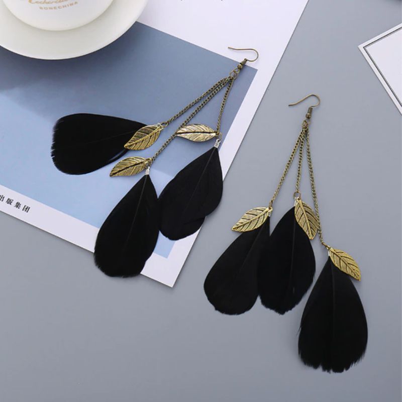 Lange stillvolle schwarze Feder Ohrringe mit bronze farbigen Blatt Symbolen