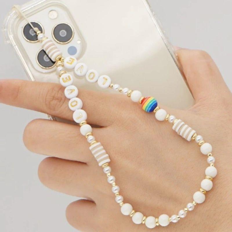 Helle Smartphone Kette Perlenkette aus weissen und goldenen Perlen und einer farbige Eye-Catcher Perle