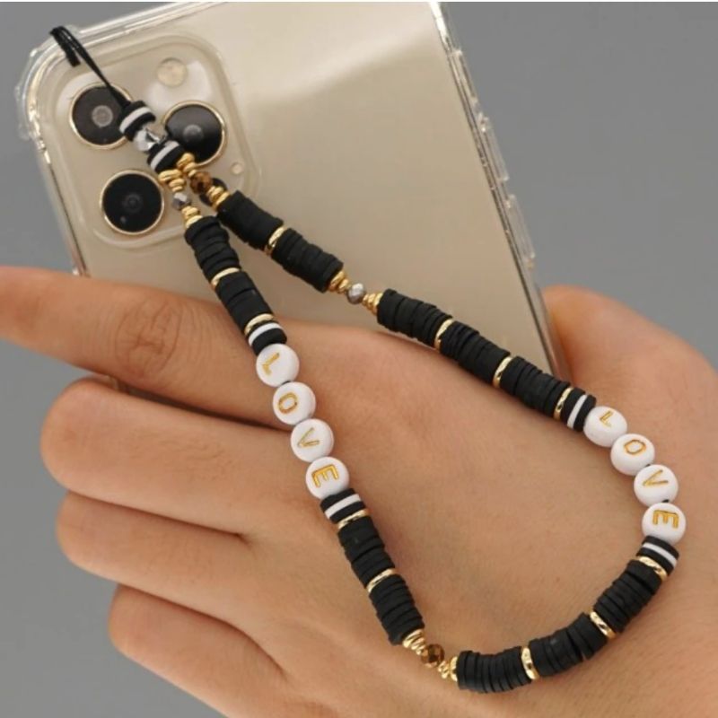 Schwarz weisse Perlenkette Handykette - Smartphone Accessoire mit Buchstaben Love und schwarzen Clay Perlen mit goldenen Details