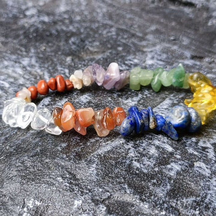 Kristallstein Edelstein Armband aus Steinperlen in den 7 Chakra Farben