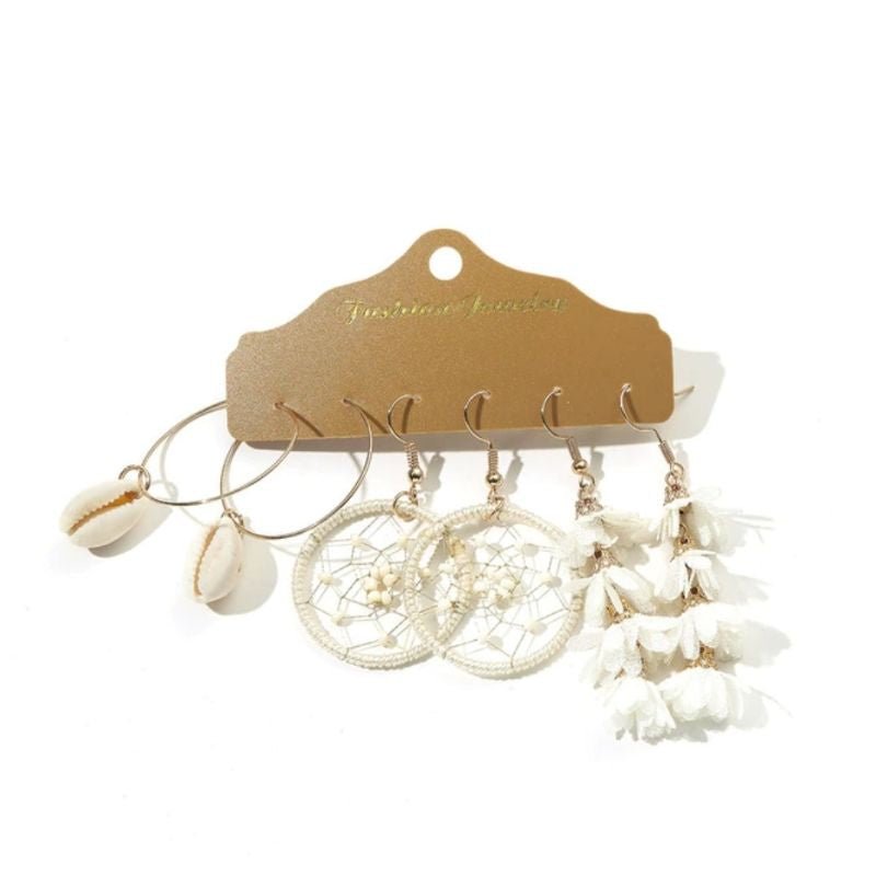 Ohrringe Set aus 3 diversen Ohrringen mit Muscheln, Traumfaenger und weissen Blumen Anhaengern