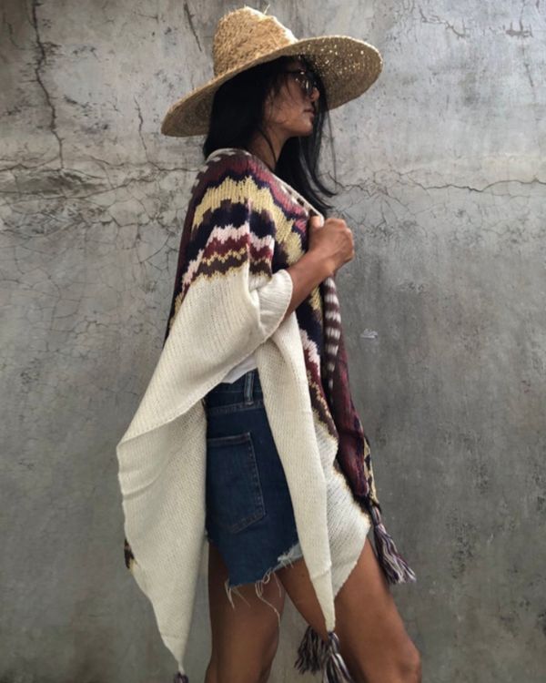 Strick Damen Poncho Cape in weiss mit braunen Zickzack Mustern