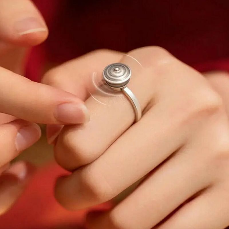 Drehbarer Lotus-Ring Aya aus Silber für eine ruhige und fokussierte Zeit