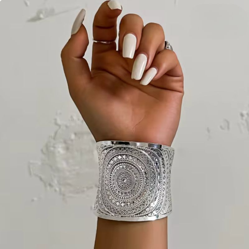 silberner Arm Cuff offenes Armband aus Leichtmetall im Boho Muster
