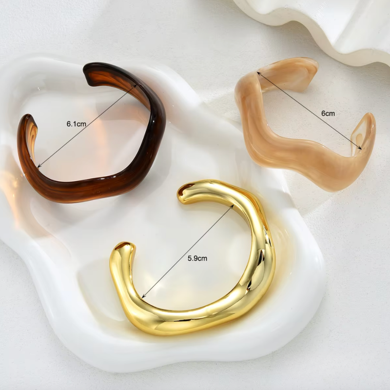Bangle Stacking mit Amara Waves Statement Armreifen
