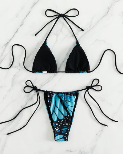 Damen-Bikini mit individuellem Look: Schwarz-blauer schmetterlingsartiger Print