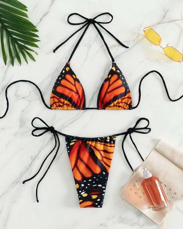 Stylischer Damen-Bikini: Triangel-Oberteil und String-Tanga in Schwarz und Orange