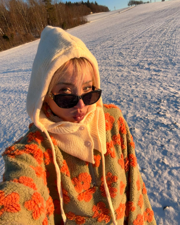 Strick Balaclava für kalte Tage | Stillvolle Damen Kopfbedeckung mit Knöpfen 