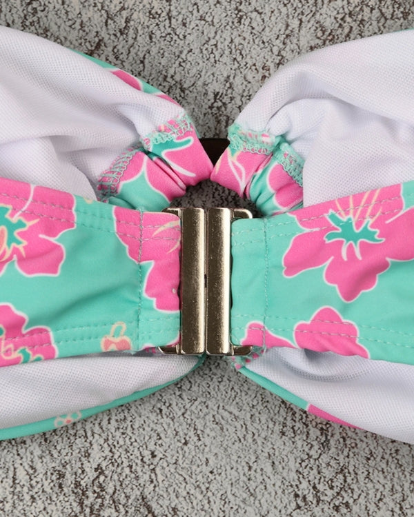 Bandeau Bikini Oberteil in grün mit pinken Hibiskus Blumen 