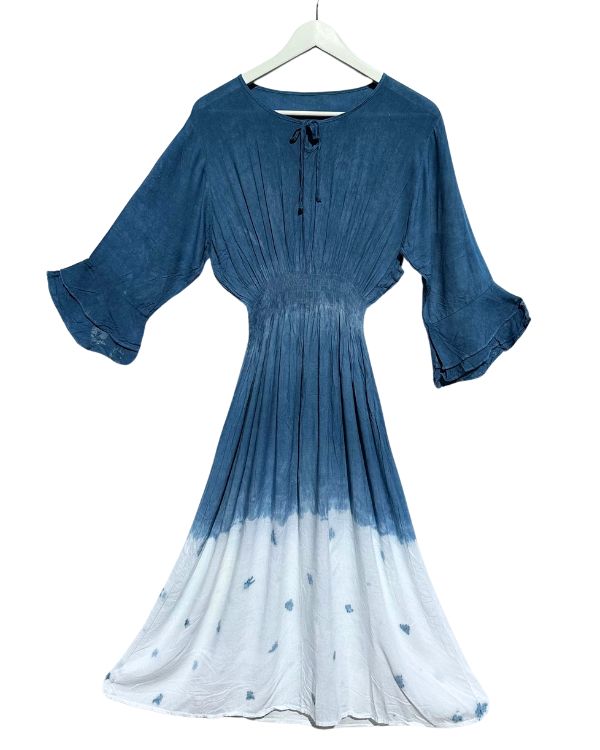langes Damen Sommerkleid in blau-weiss gemischt mit 3/4 Ärmel und Batik Verlauf 