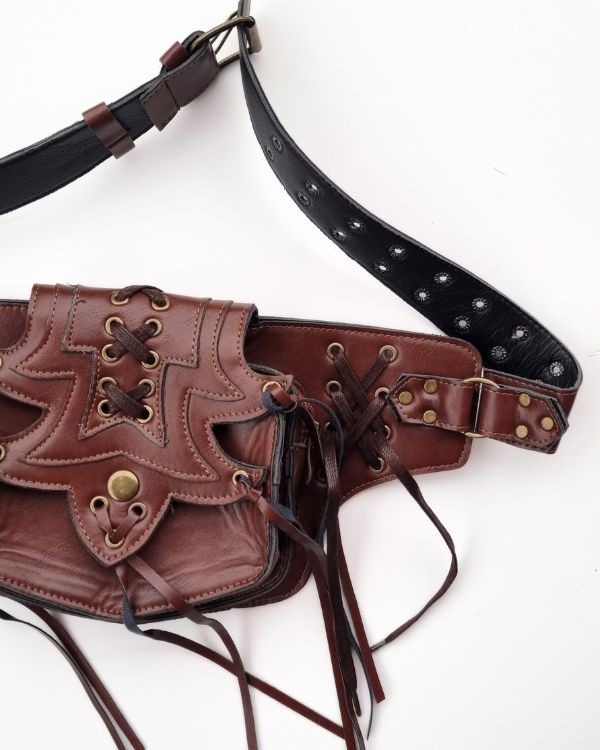 Hippie Gipsy Bauchtasche Gürteltasche aus braunem Kunstleder und mit stillvollem Design
