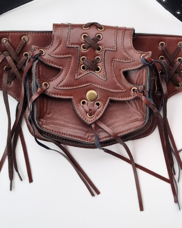 Braun Kunstleder Bauchtasche Gürteltasche im Gipsy Hippie Festival Look mit Fransen