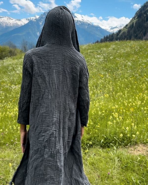 Grauer Kapuzen Kimono aus Musselin Baumwolle 