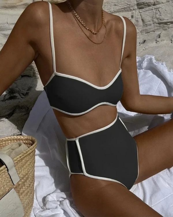 schwarz-weisses elegantes Bikini Set mit High-Waist Badehose und Bandeau Oberteil 