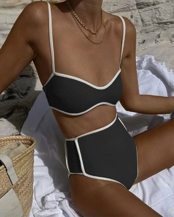 Bikini Set mit Bandeau Top und High-Waist Badehose in schwarz mit weissem Rand 