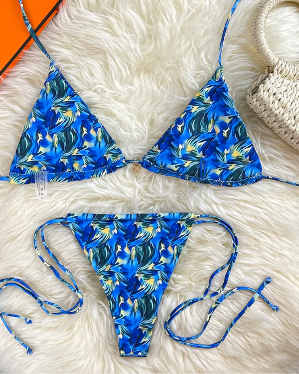 Floraler Sommerbikini mit Schnürung - blaues stillvolles Bikini