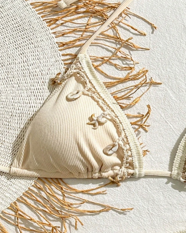 Strandbikini in neutralen Farben mit Boho-Flair