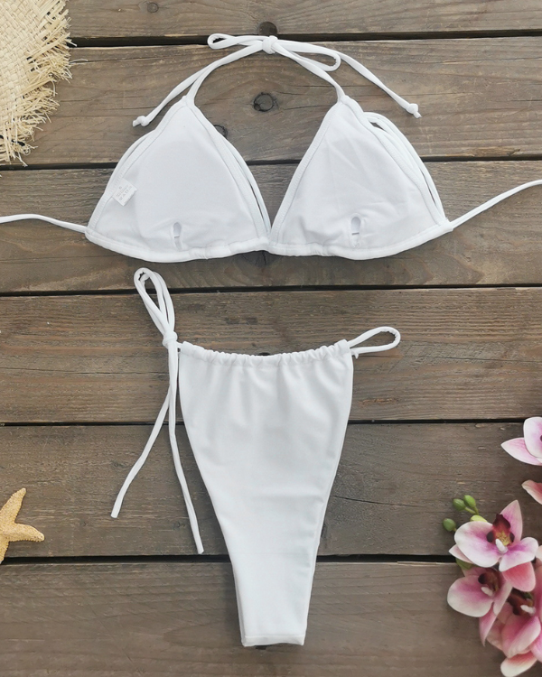 Moderner Sommerbikini in Weiss