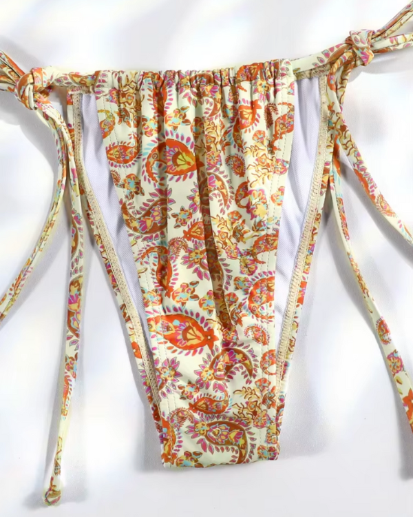 High-Waist Bikini Badehose mit Paisley und zum binden auf den Seiten 