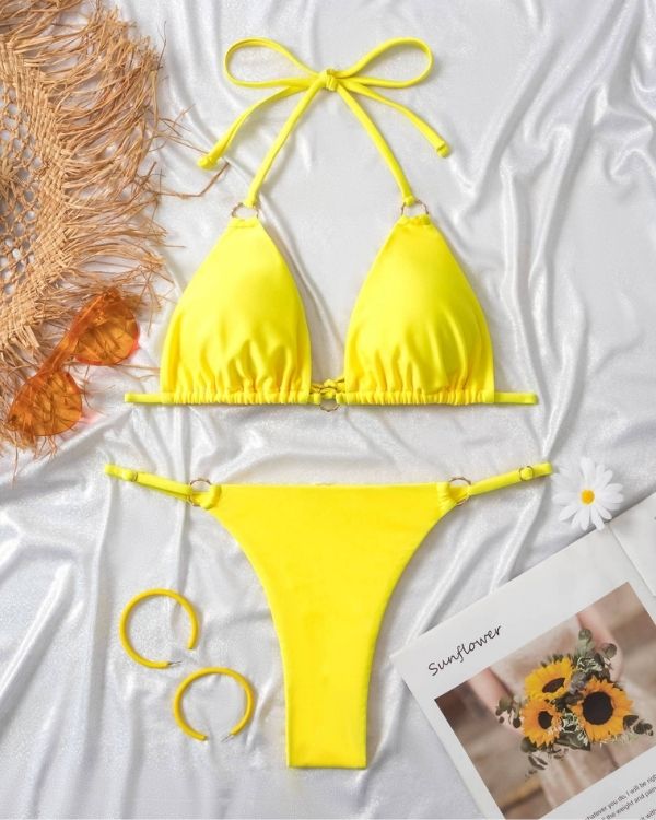 Gelbes Stillvolles Damen Bikini Bademode Set aus Triangel Oberteil und High-Waist Badehose mit Ring Details 