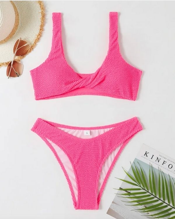 pinkes Struktur Bikini Set aus Oberteil mit Verdrehung und passender Badehose 