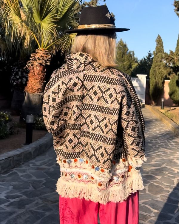 Jacke im Boho-Stil mit kragen und auffälligen ethno-inspirierten Mustern