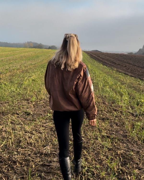 Stillvolle Oversize braune Jacke mit Plüsch auf der Innenseite 