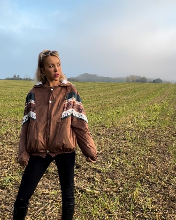 Moderne trendige Boho Jacke mit Plüsch und Ethno Muster  