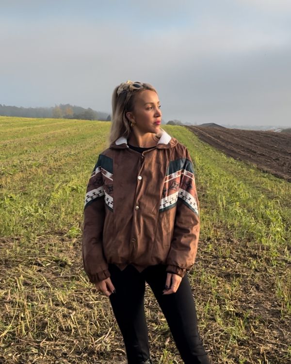 Braune Trend Boho Jacke mit Plüsch und Ethno Muster 