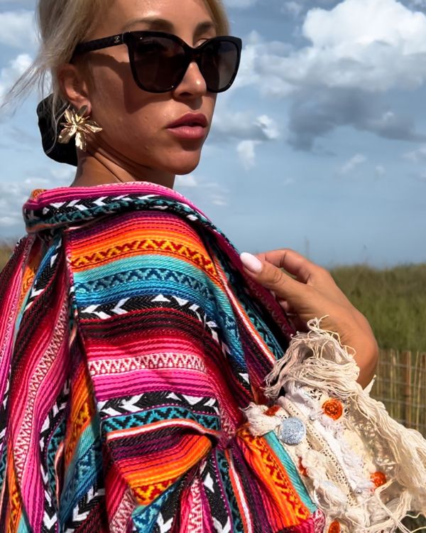 Handgemachte Boho-Hippie-Jacke in farbenfrohem Ethno-Muster