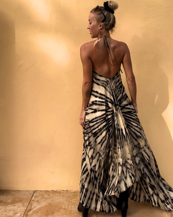 Elegantes Boho Chic Damen Kleid in beige-schwarz Tie Dye Look und offenem Rücken