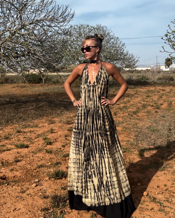 Mystische Hippie Boho Kleid Damen - Rückenfreies Sommerkleid in beige-schwarz Batik Optik 