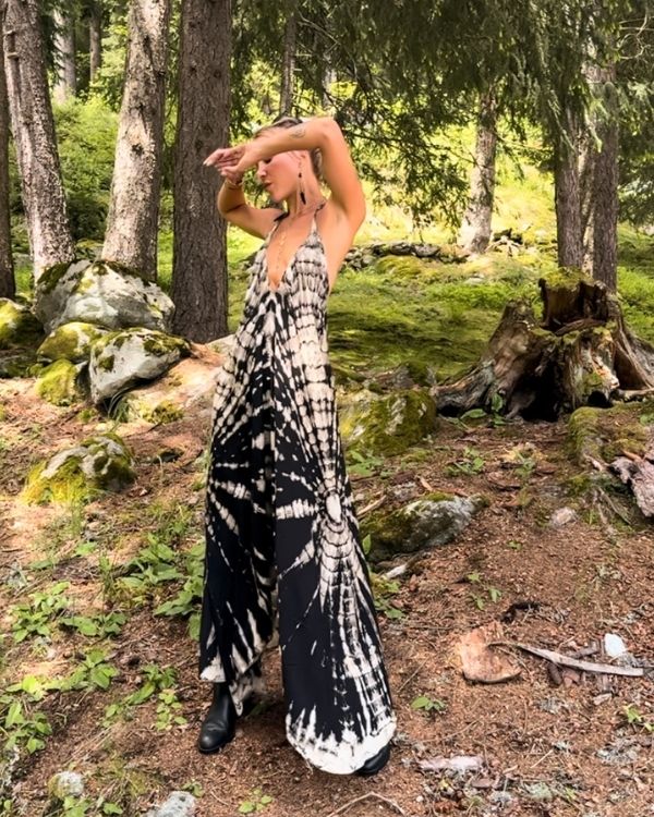 Mystical Spirit Batik Boho Kleid - Sommerkleid Rückenfrei und bodenlang 