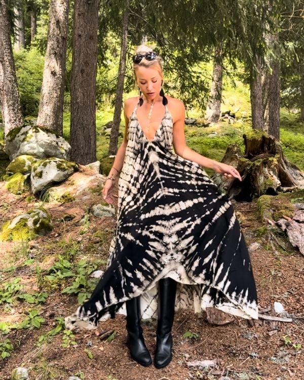 Bodenlanges Boho Batik Tie Dye Kleid im mystischem Look 
