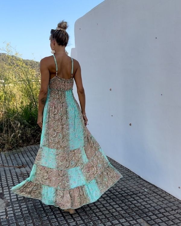 Türkis-Rosa-Braunes Kleid für einen authentischen Boho Look