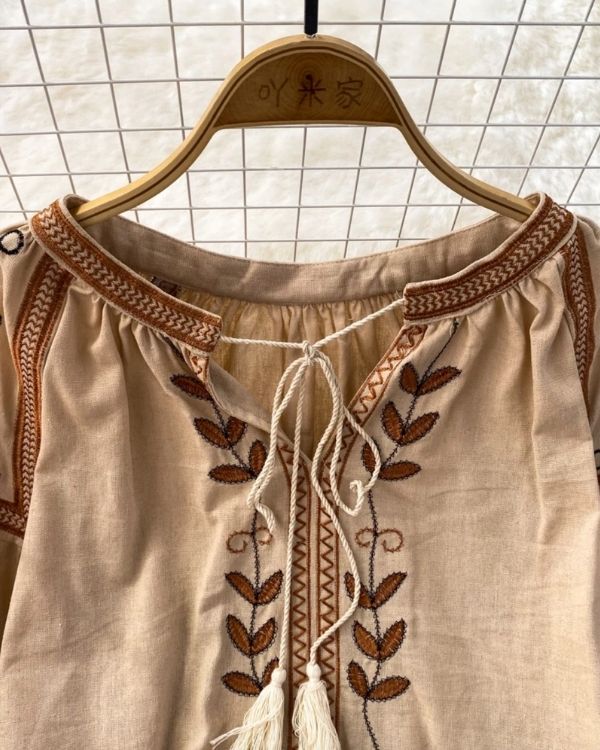 Beiges Damen Baumwolle Shirt im Boho Look mit Natur Stickereien 